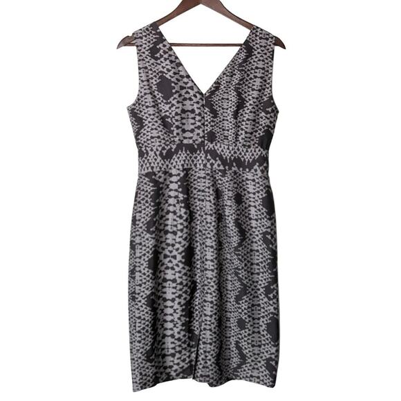 Banana Republic Silk Shift Dress Sleeveless Career Work Outfit Snake Print 4P - Picture 2 of 9